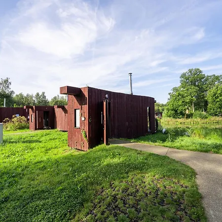 Prázdninový dům Bungalow With Pool Access *