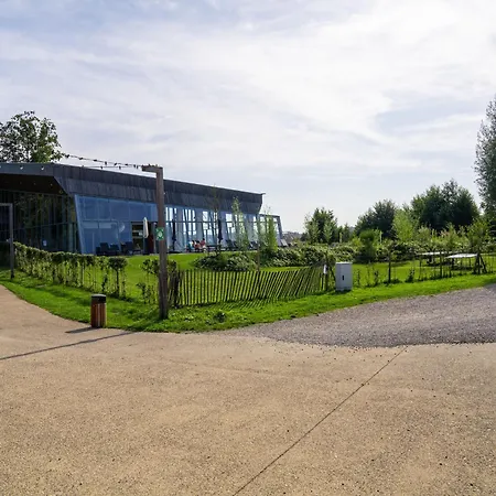 Prázdninový dům Bungalow With Pool Access *